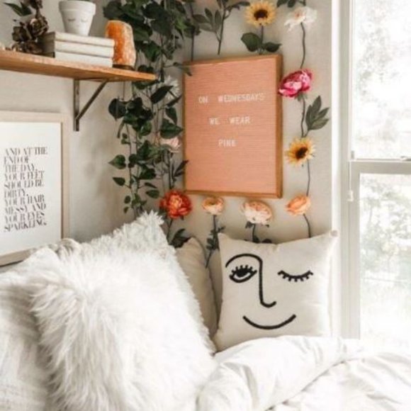 Abstract throw pillow - Picture 4 of 6